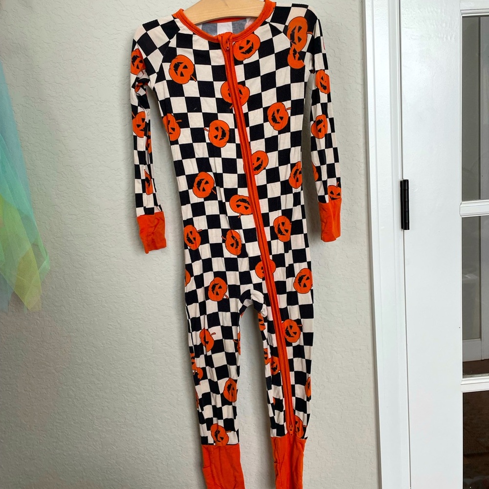 DreamBigLittleCo Halloween Pumpkin Footie 3T